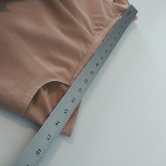 Isaac Mazrahi women's size 12P tan/khaki capris - Picture 8 of 14